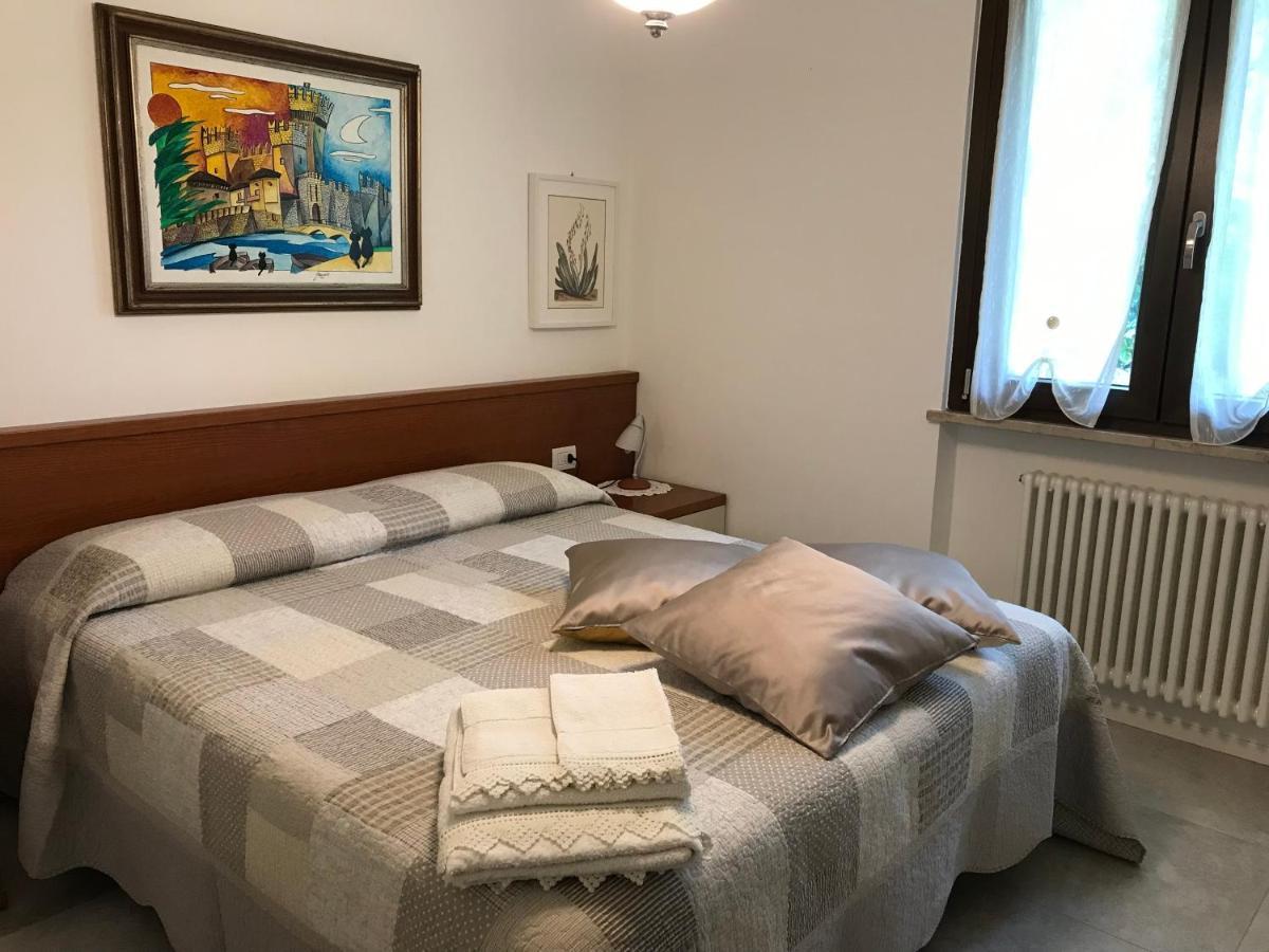 Casa Mary Due - Trilocale Con Giardino Privato A Due Passi Dal Lago Sirmione Ngoại thất bức ảnh