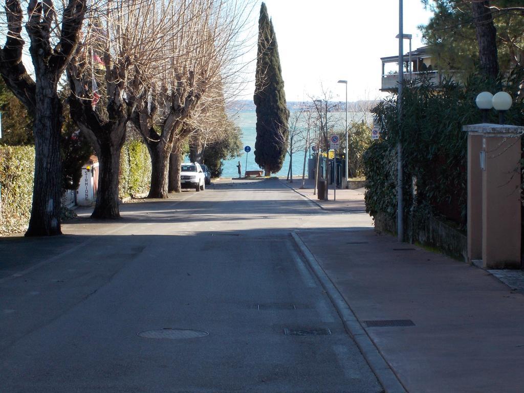 Casa Mary Due - Trilocale Con Giardino Privato A Due Passi Dal Lago Sirmione Ngoại thất bức ảnh