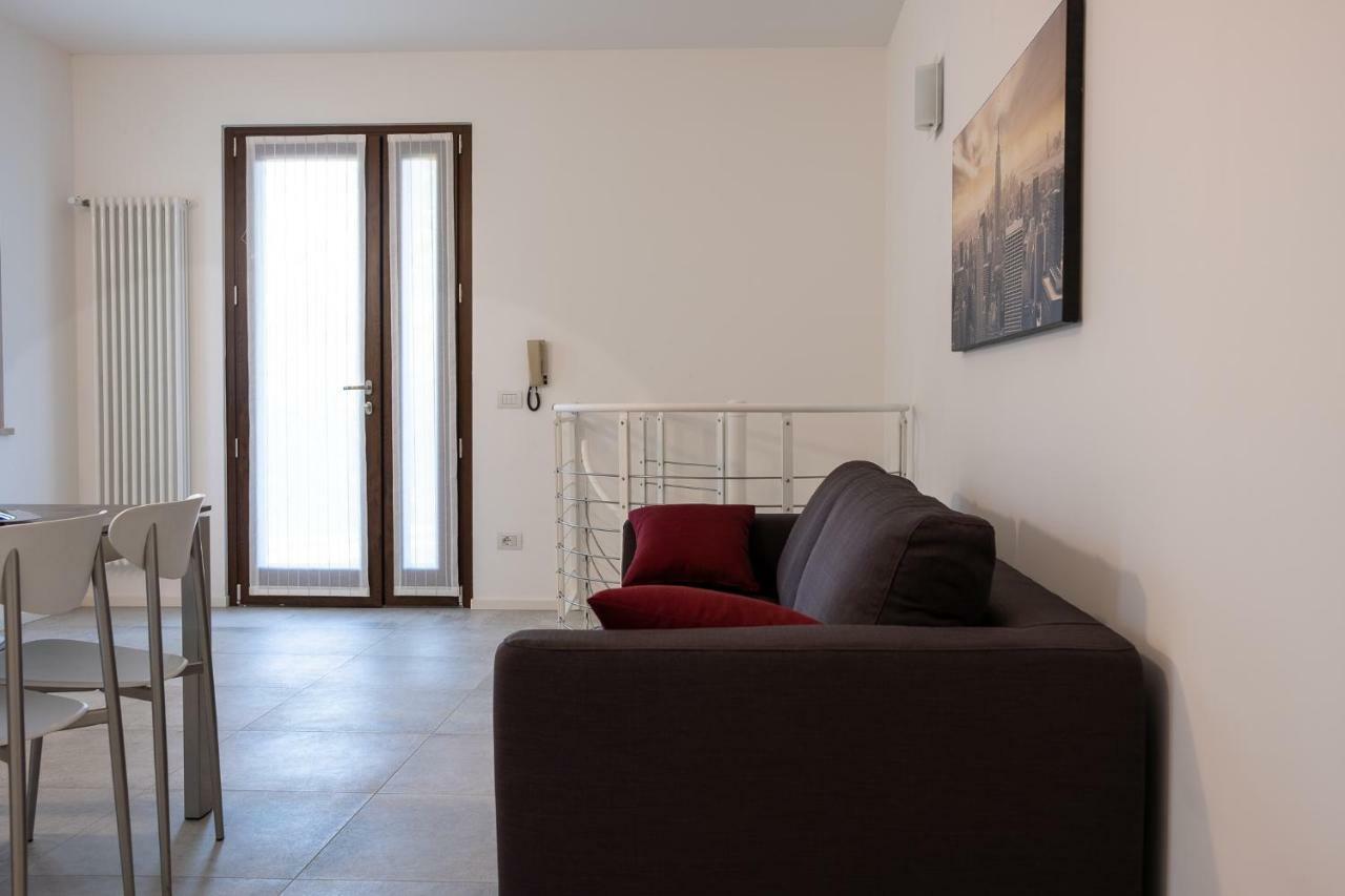 Casa Mary Due - Trilocale Con Giardino Privato A Due Passi Dal Lago Sirmione Ngoại thất bức ảnh