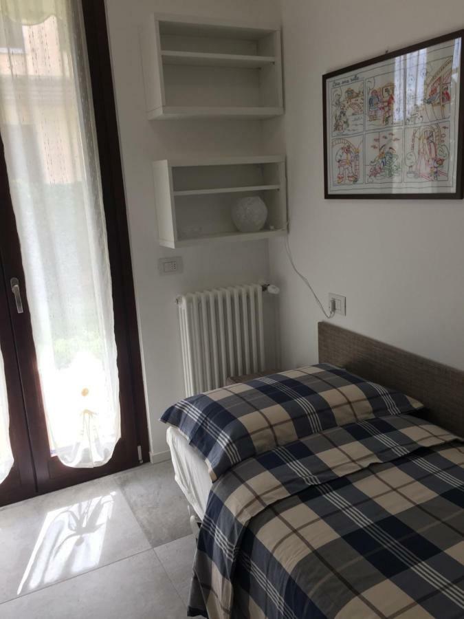 Casa Mary Due - Trilocale Con Giardino Privato A Due Passi Dal Lago Sirmione Ngoại thất bức ảnh